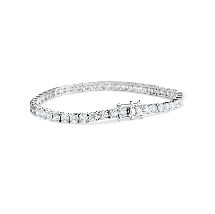 Luxurious diamond tennis bracelet